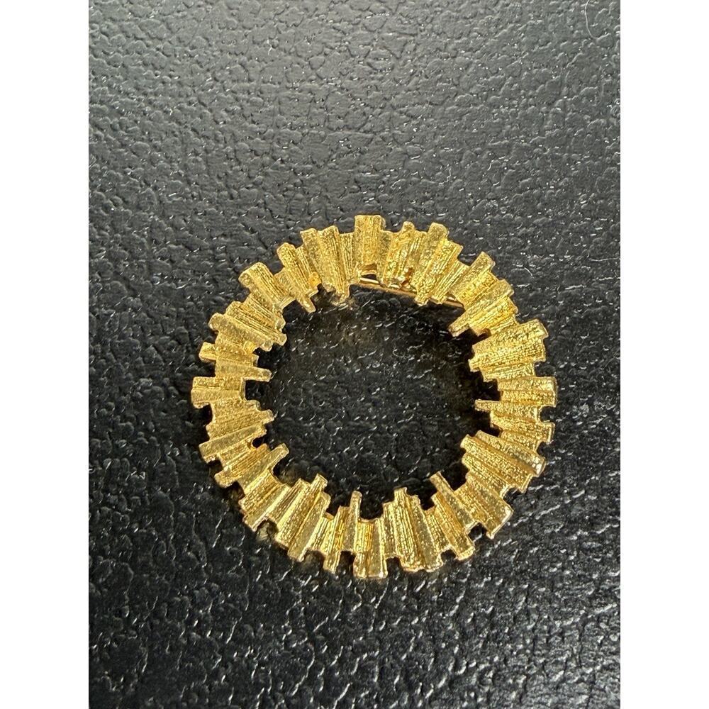 Vintage Gold Tone Wreath Pin Brooch Unique Abstract